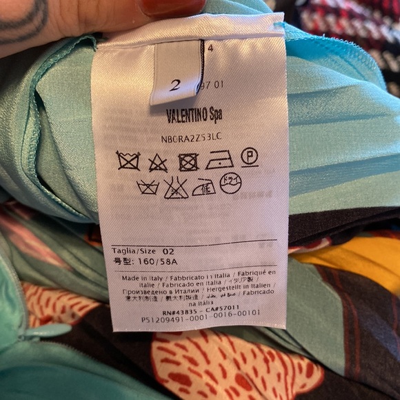 Valentino Fall 2017 collection runway - Picture 7 of 8